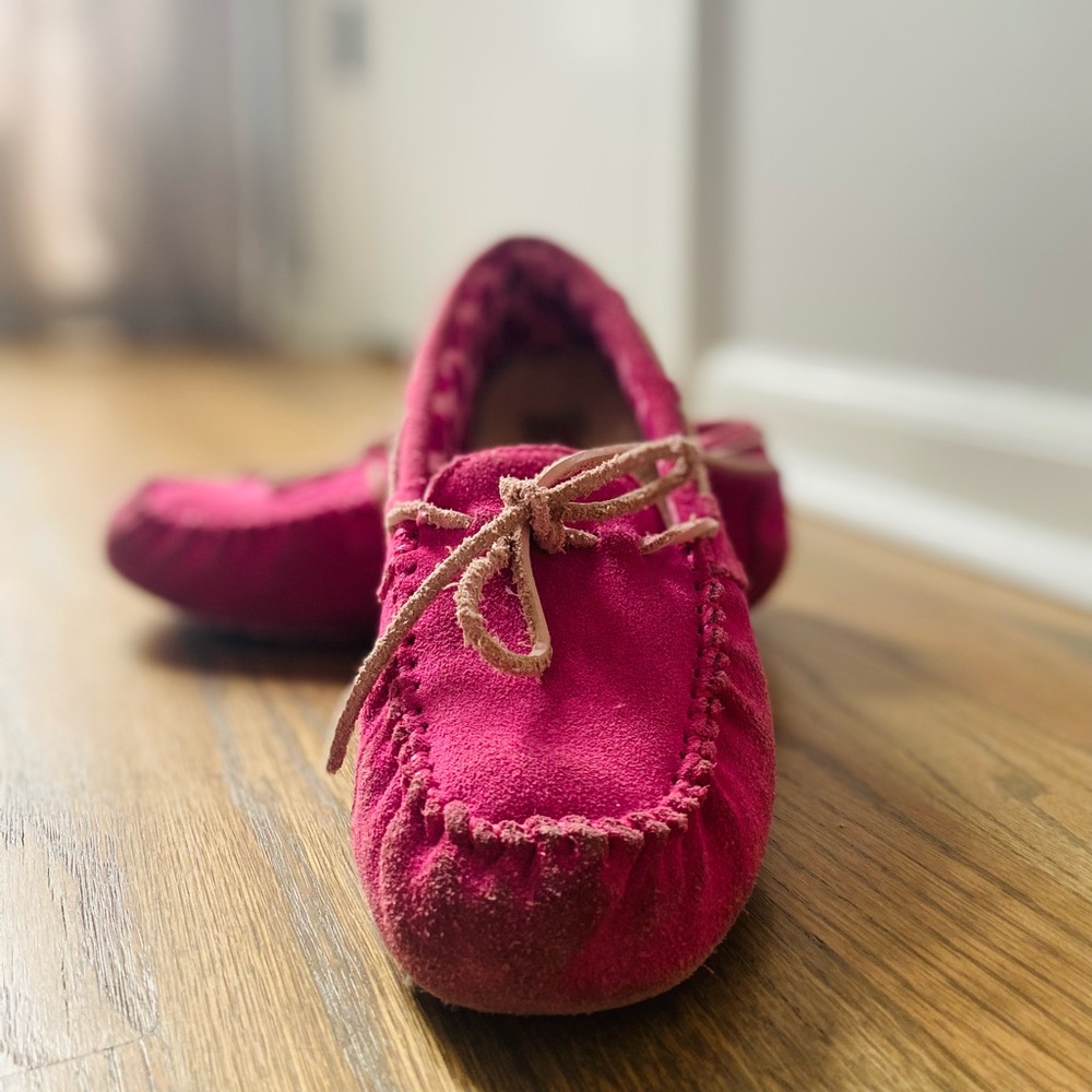 UGGS Ryder Rose Genuine Sheepskin Moccasin 3 Big Kids Shearling Slipper - Picture 9 of 9